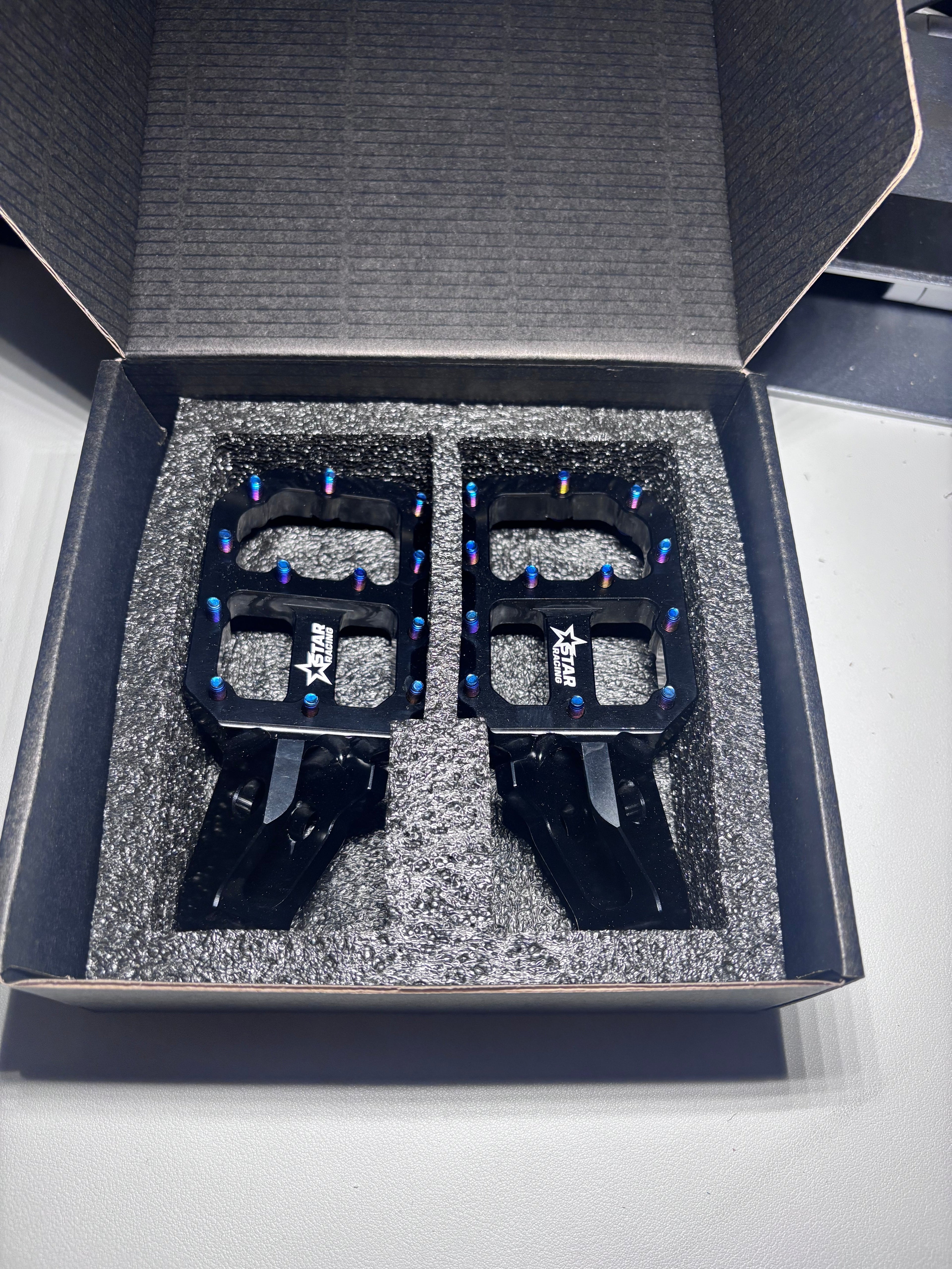 Ultra bee titanium pegs